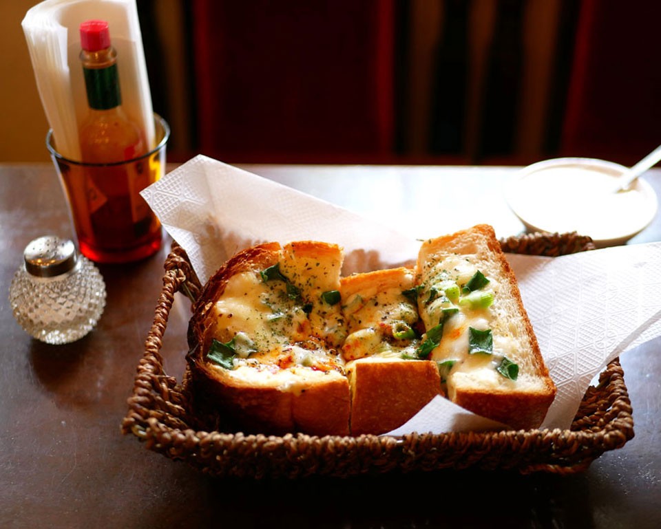 中山「バウハウス」で建築とねぎトーストを味わう！