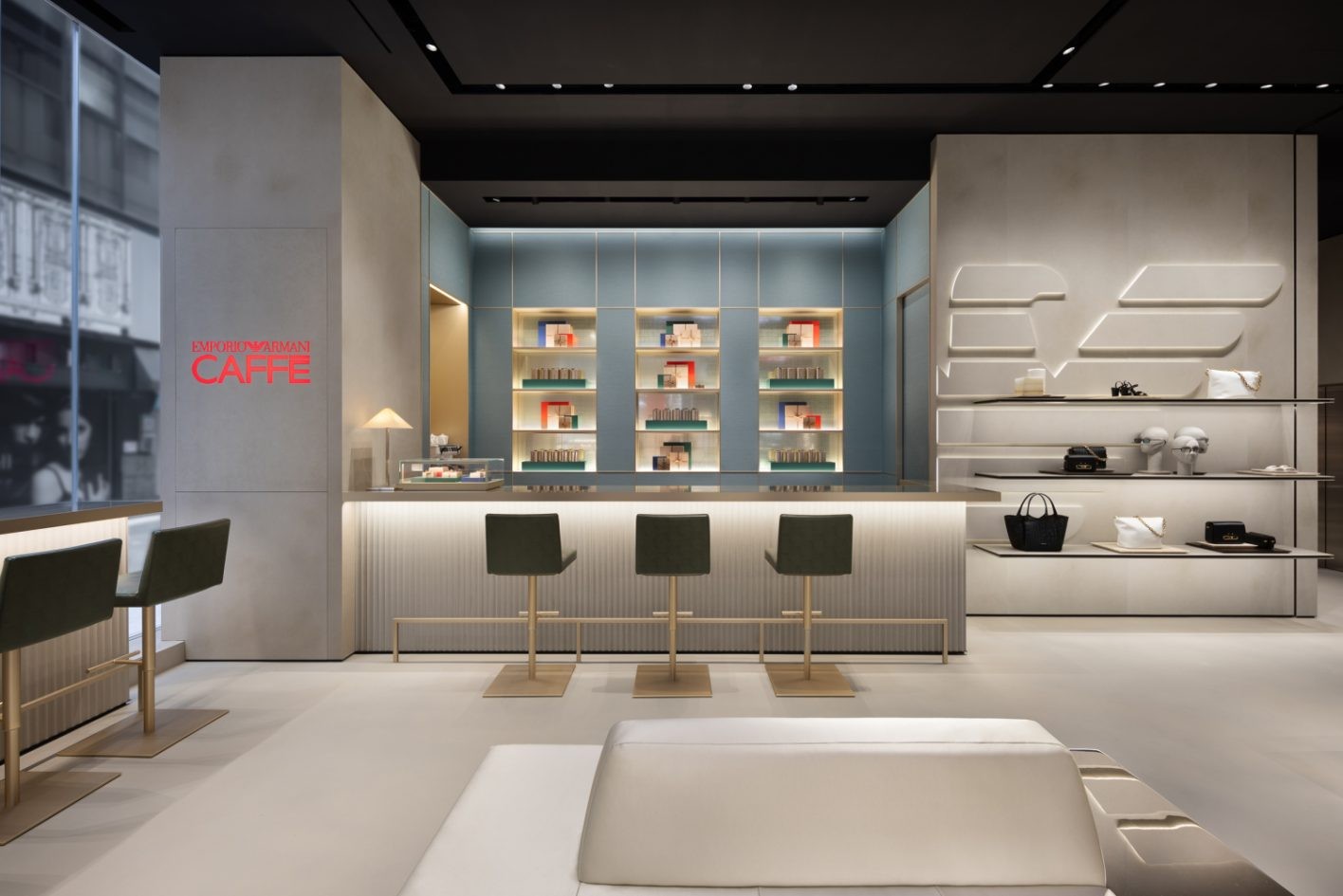 エンポリオアルマーニ、新田真剣佑 - Slide:2