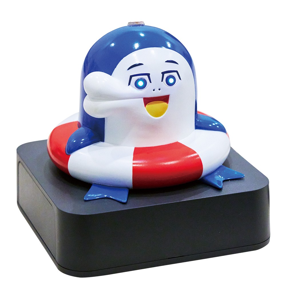 ユニットのキャラクター“イルカのイルカくん”仕様の電子楽器テルミン。大ファンだという新潟の名楽器店「あぽろん」の社長が“勝手に”特注したそうで、電源を入れると目が光り、イルカの鳴き声を放つ