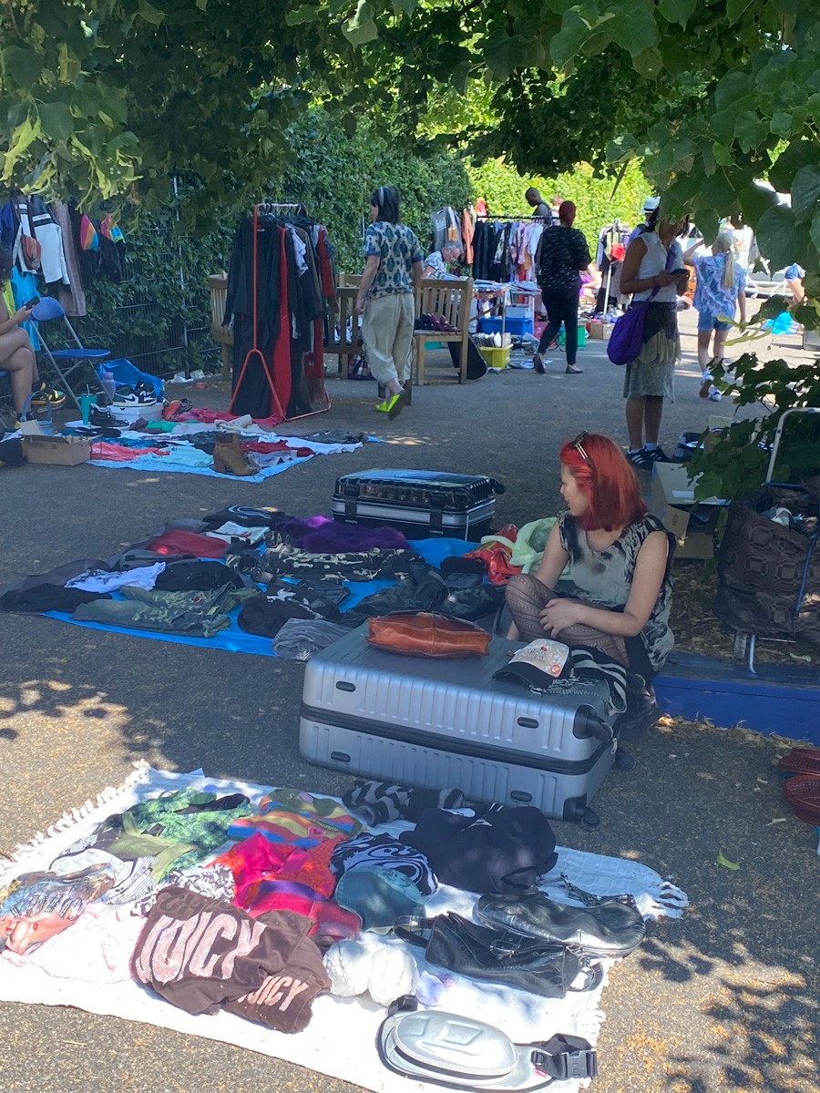 tamanaramen's London Dump ロンドンのカーブーツ - Slide:1