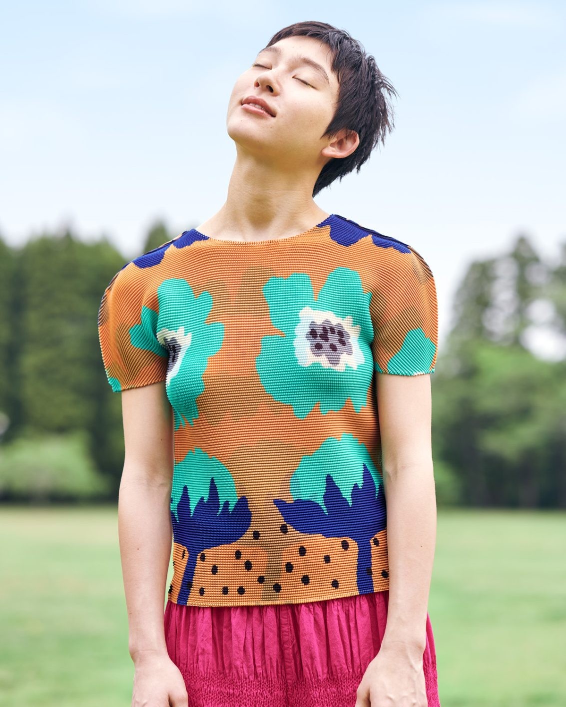 〈me ISSEY MIYAKE〉をまとって、時の冒険へ  vol.02 - Slide:1