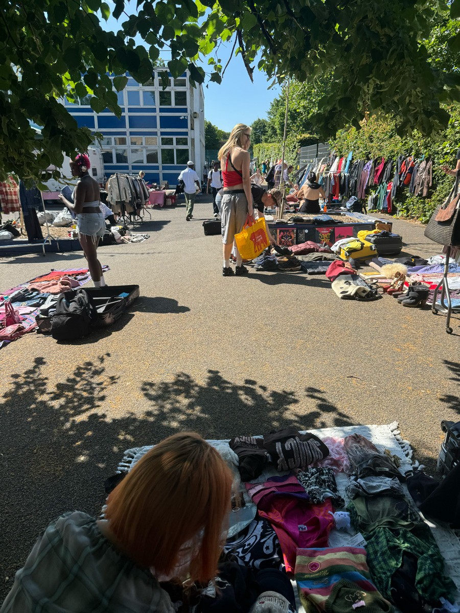 tamanaramen's London Dump ロンドンのカーブーツ - Slide:2