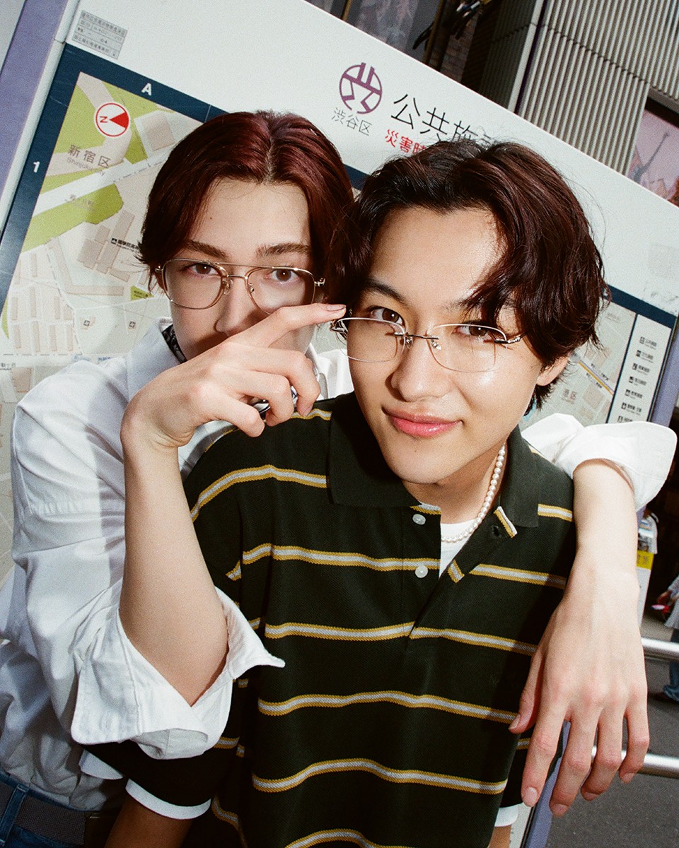 〈リム〉の眼鏡をかけたROIROM