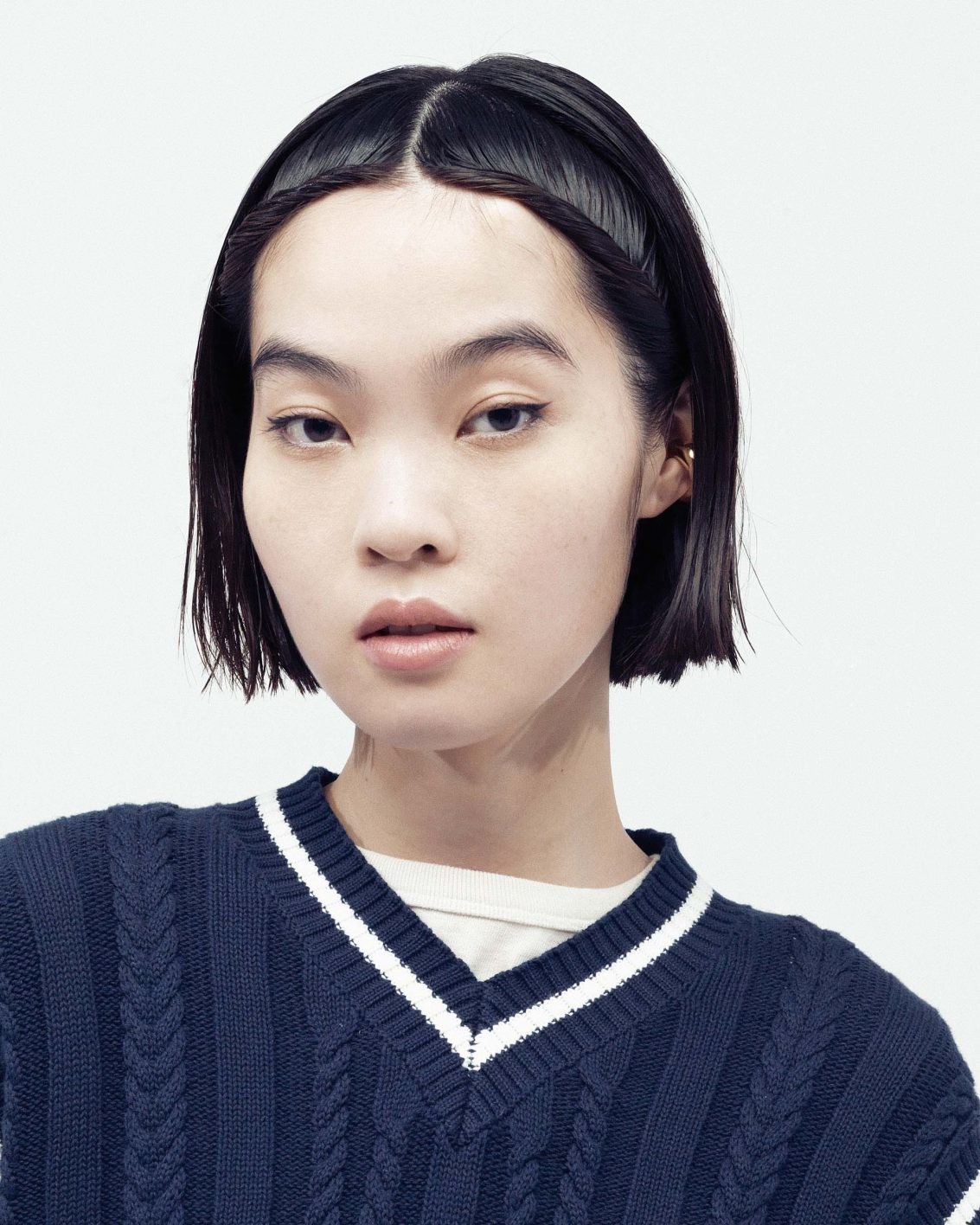 Tシャツに似合うヘアアレンジ「スリークツイスト」のハウツー - Slide:1