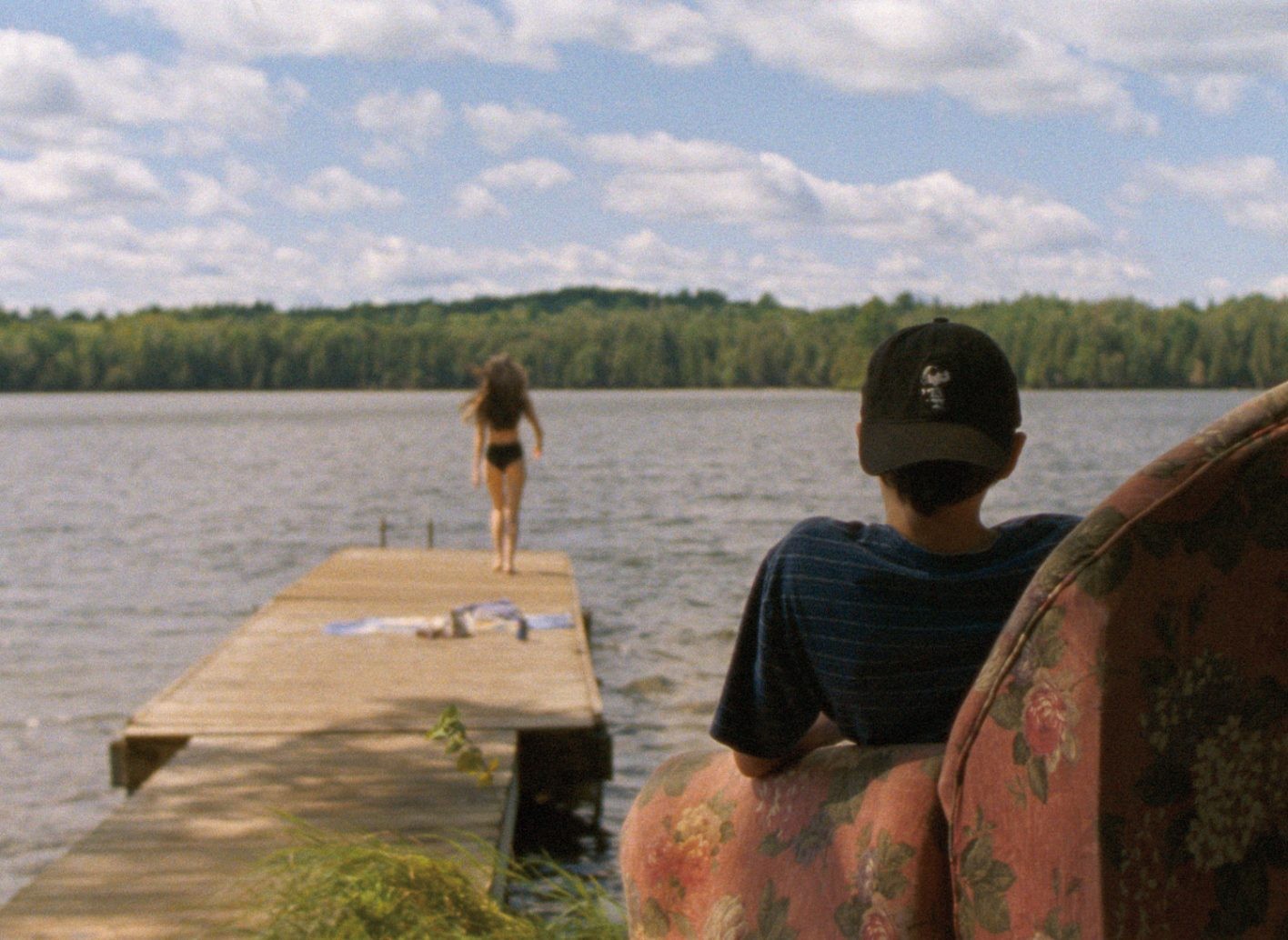 『ファルコン・レイク』 2022年/シャルロット・ル・ボン/100分 - Slide:1