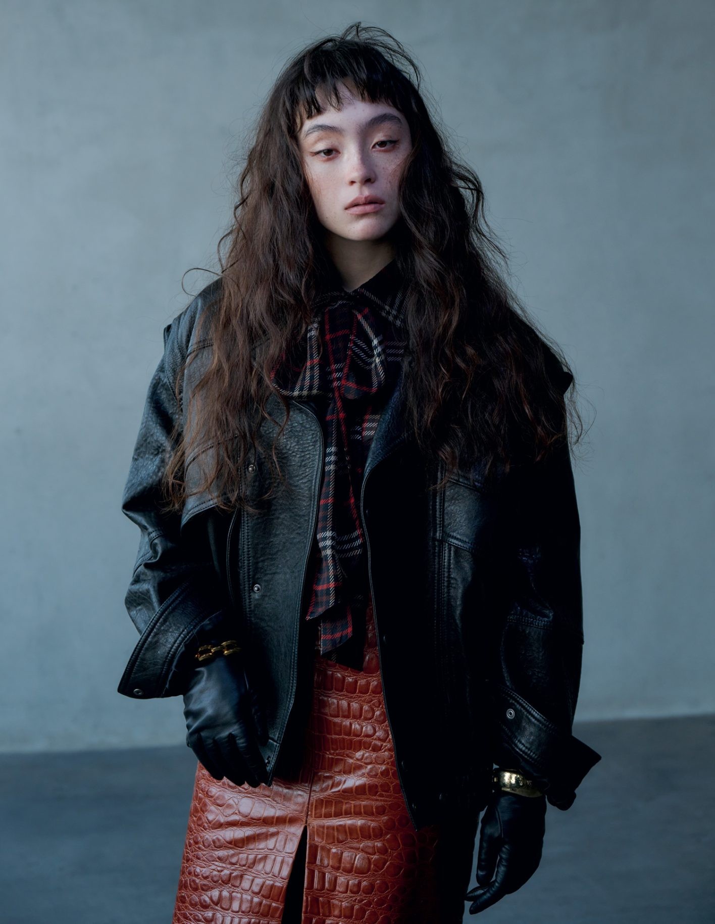 サンローランを着たモトーラ世理奈