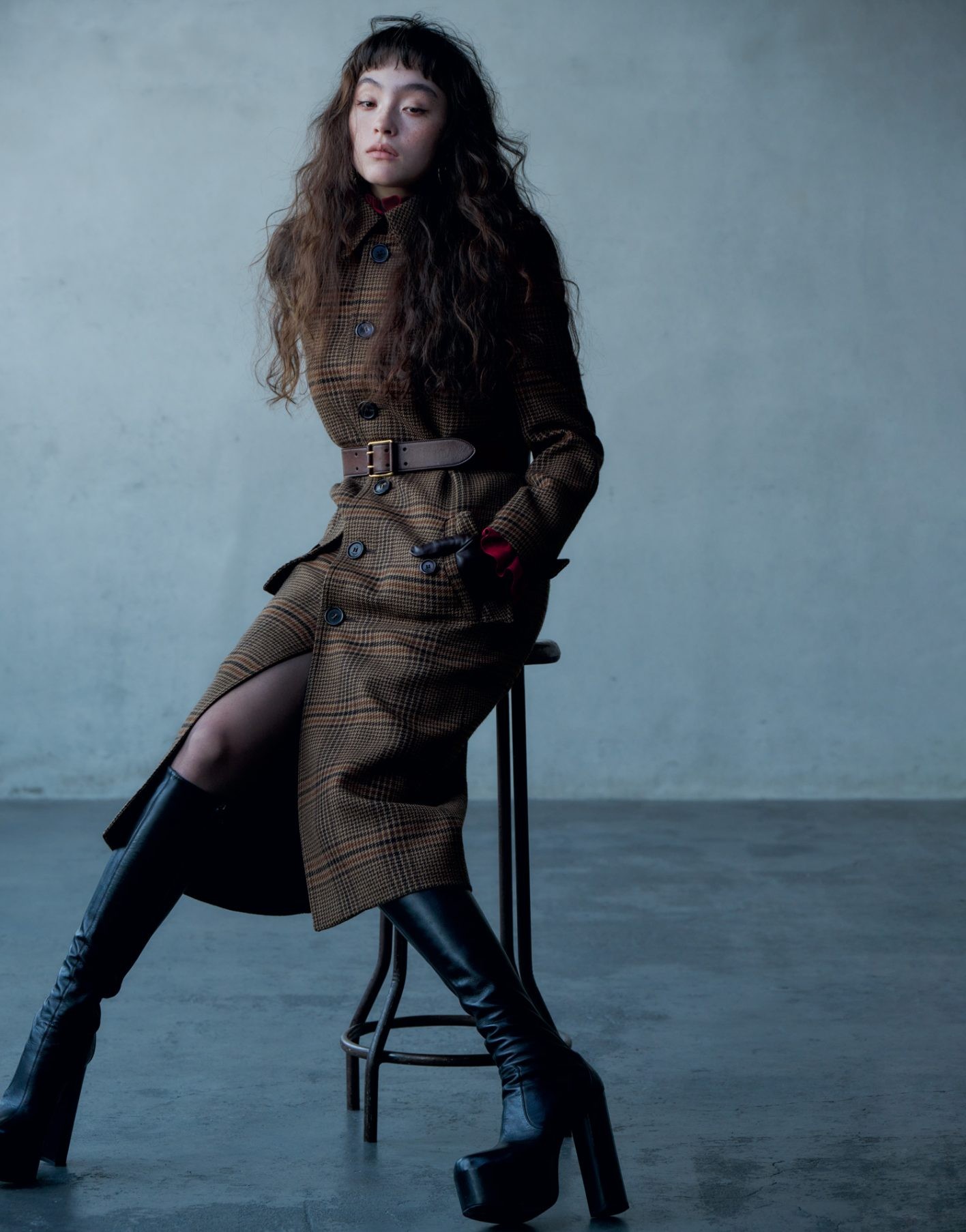 サンローランを着たモトーラ世理奈