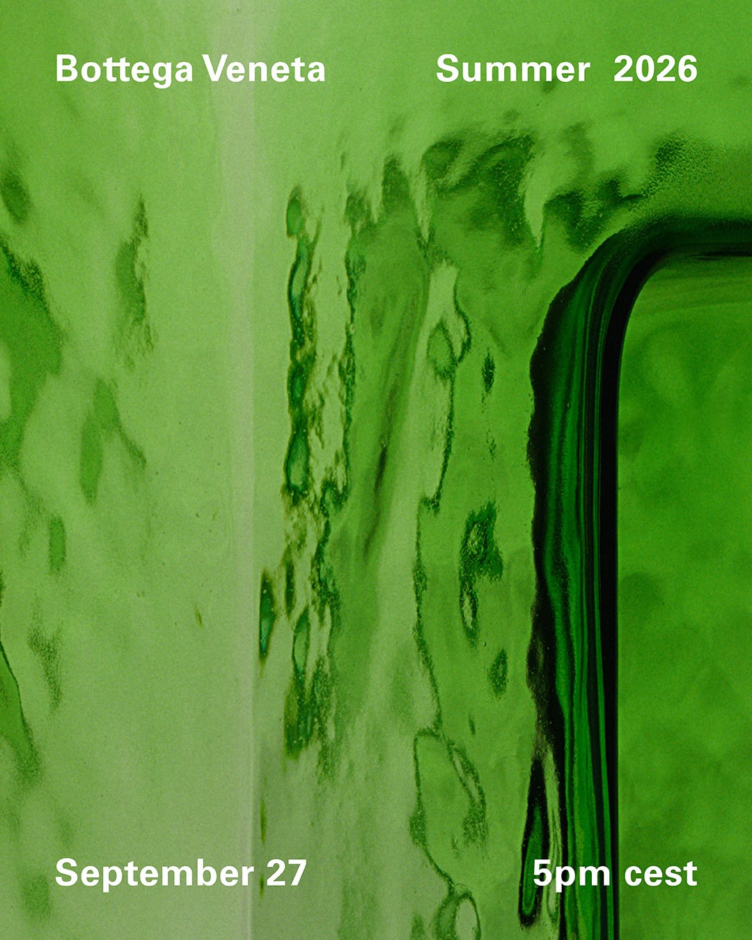 〈ボッテガ・ヴェネタ〉ルイーズ・トロッターによる2026年春夏コレクションを生配信