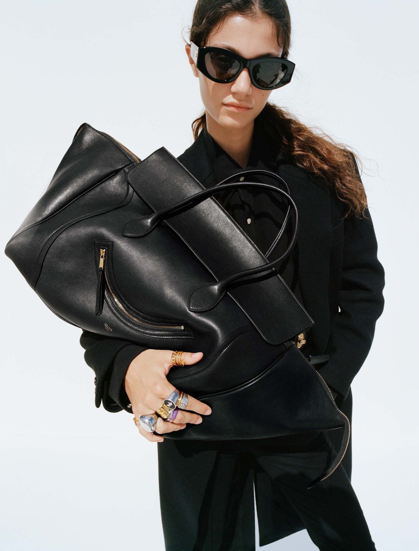 〈セリーヌ〉マイケル・ライダーによる新作バッグ「ニューラゲージ」を発売