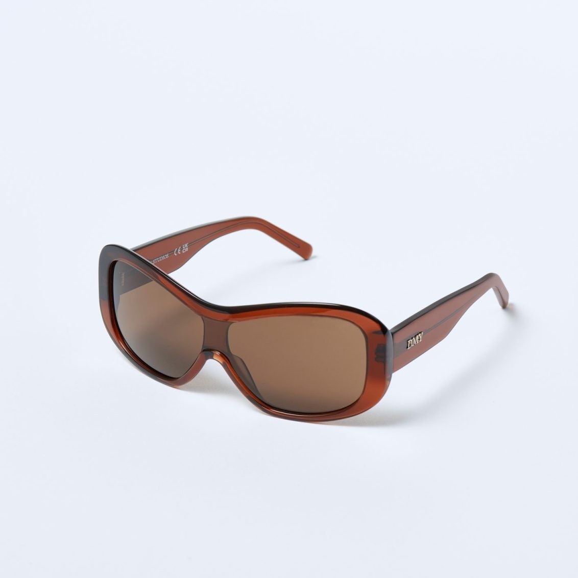 〈DMYストゥディオス〉シールドレンズのサングラス