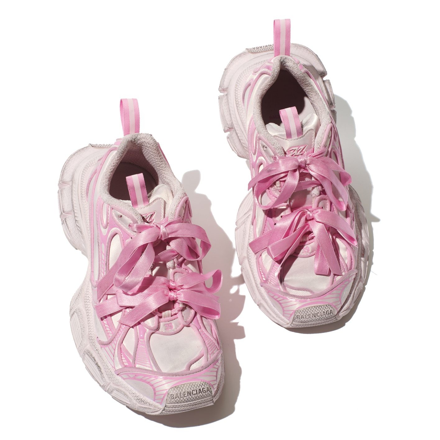 グラフィカルに並ぶダイヤモンドの指輪etc. - Slide:6