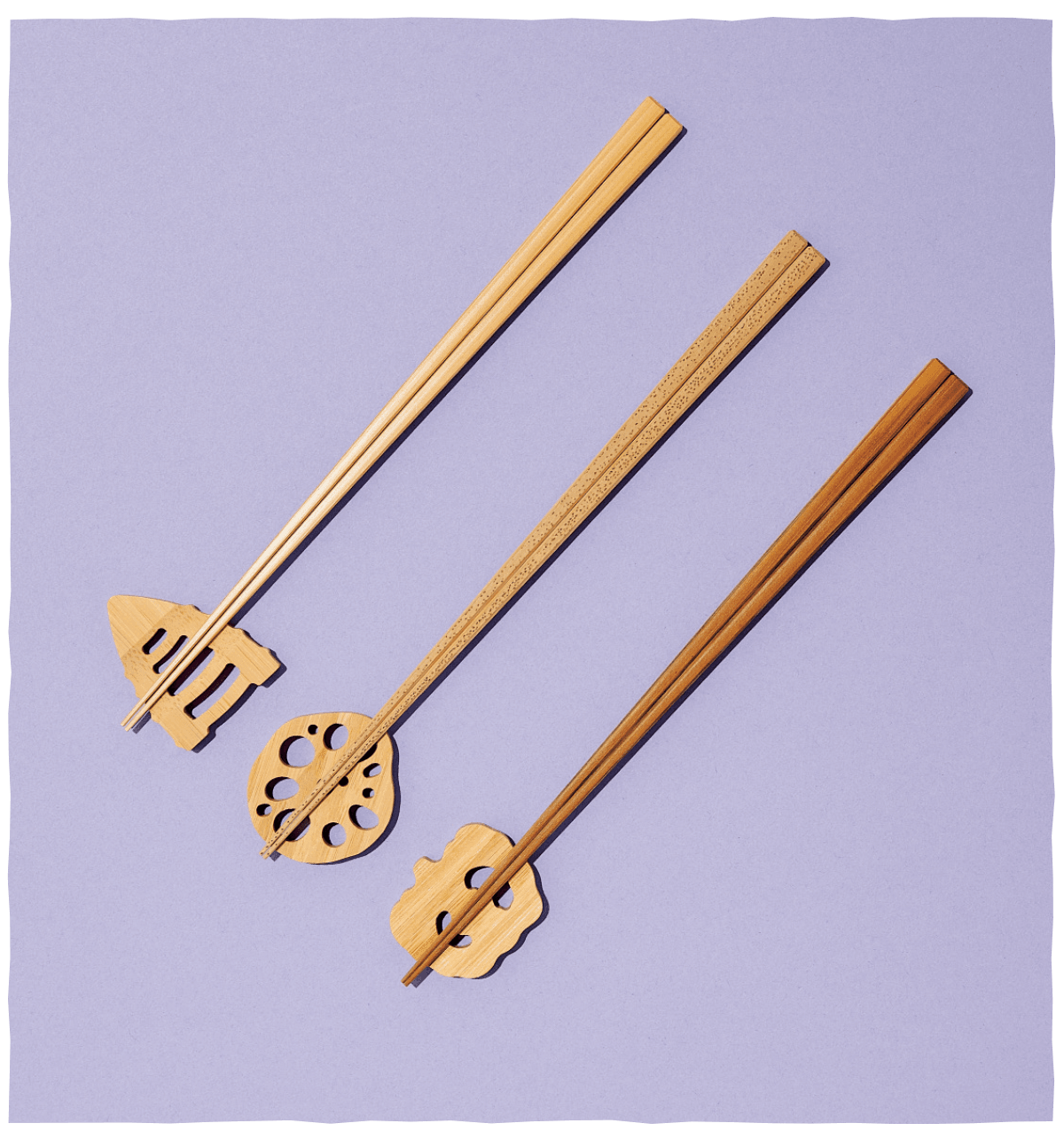 「とある料理店のお箸が使いやすくて、尋ねたらこちらの極細箸でした。今や我が家の必需品」（フォトグラファー・松原博子）。料亭では白竹が好まれるそう。上から 白竹極細箸 ¥1,485、ゴマ竹箸 ¥1,485、スス竹極細箸 ¥1,760、箸置き 各¥660