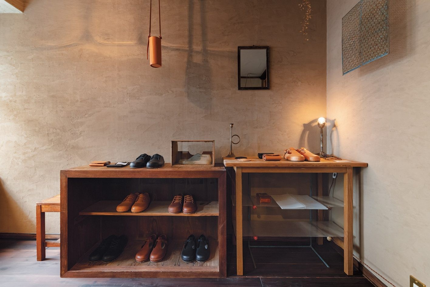 京都の制作スタジオ「yanmaei」でハンドメイドの“ベアフットシューズ”を - Slide:1