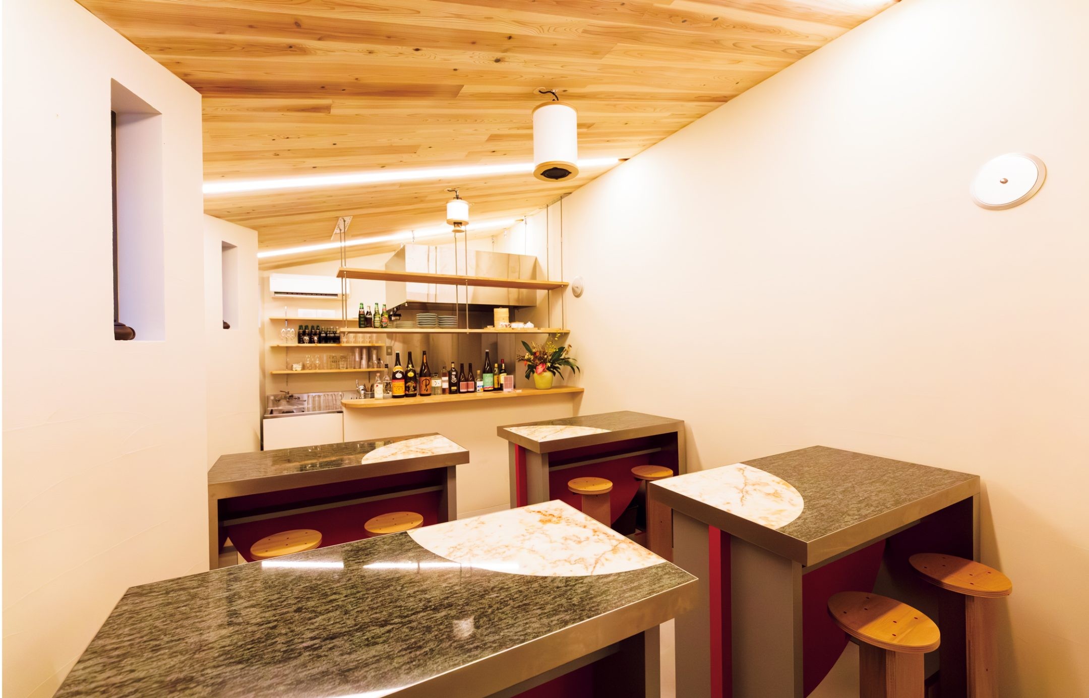 茅場町の勺勺の店内 - Slide:4