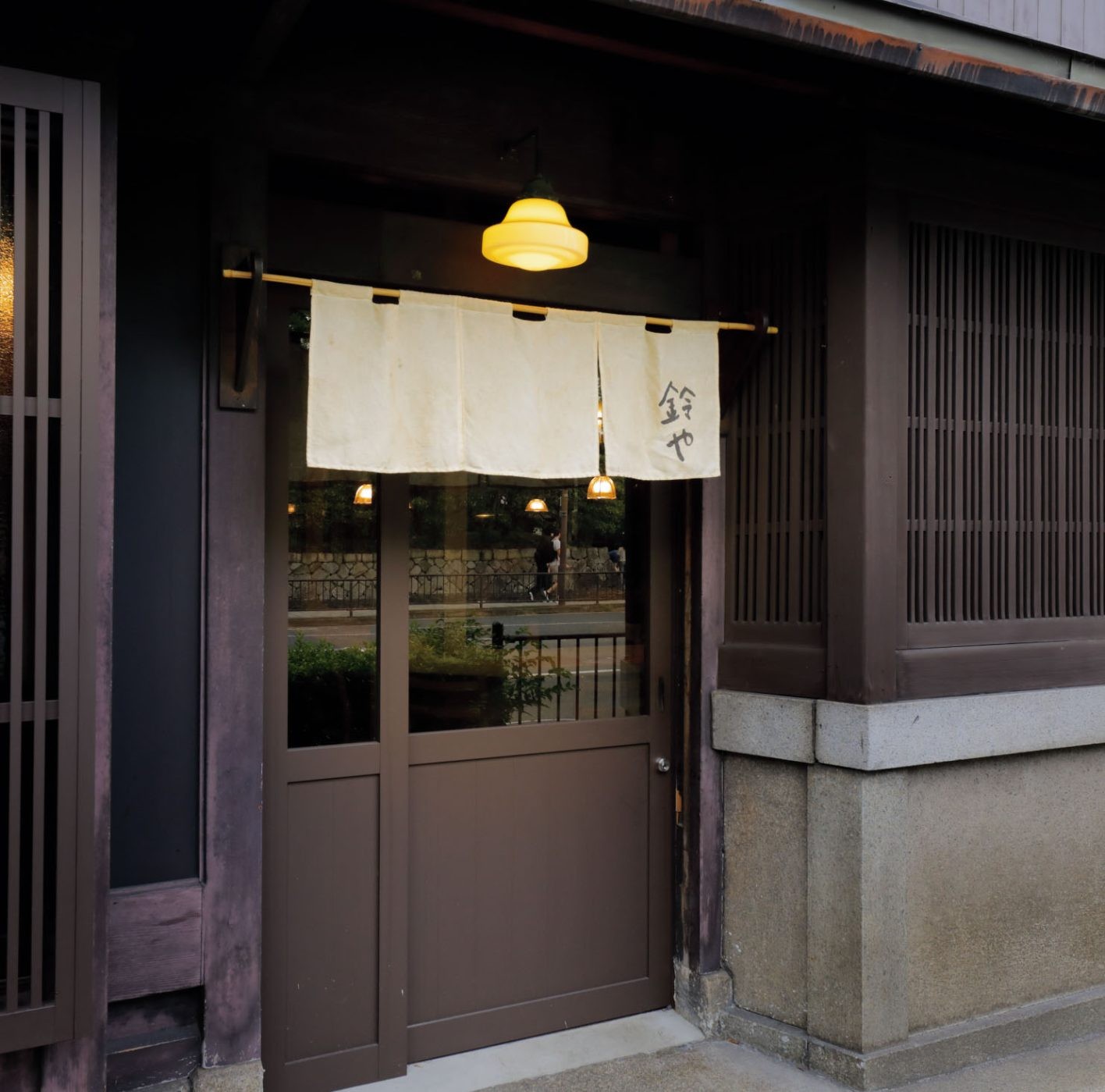 格子の佇まいも美しい築100年の町家