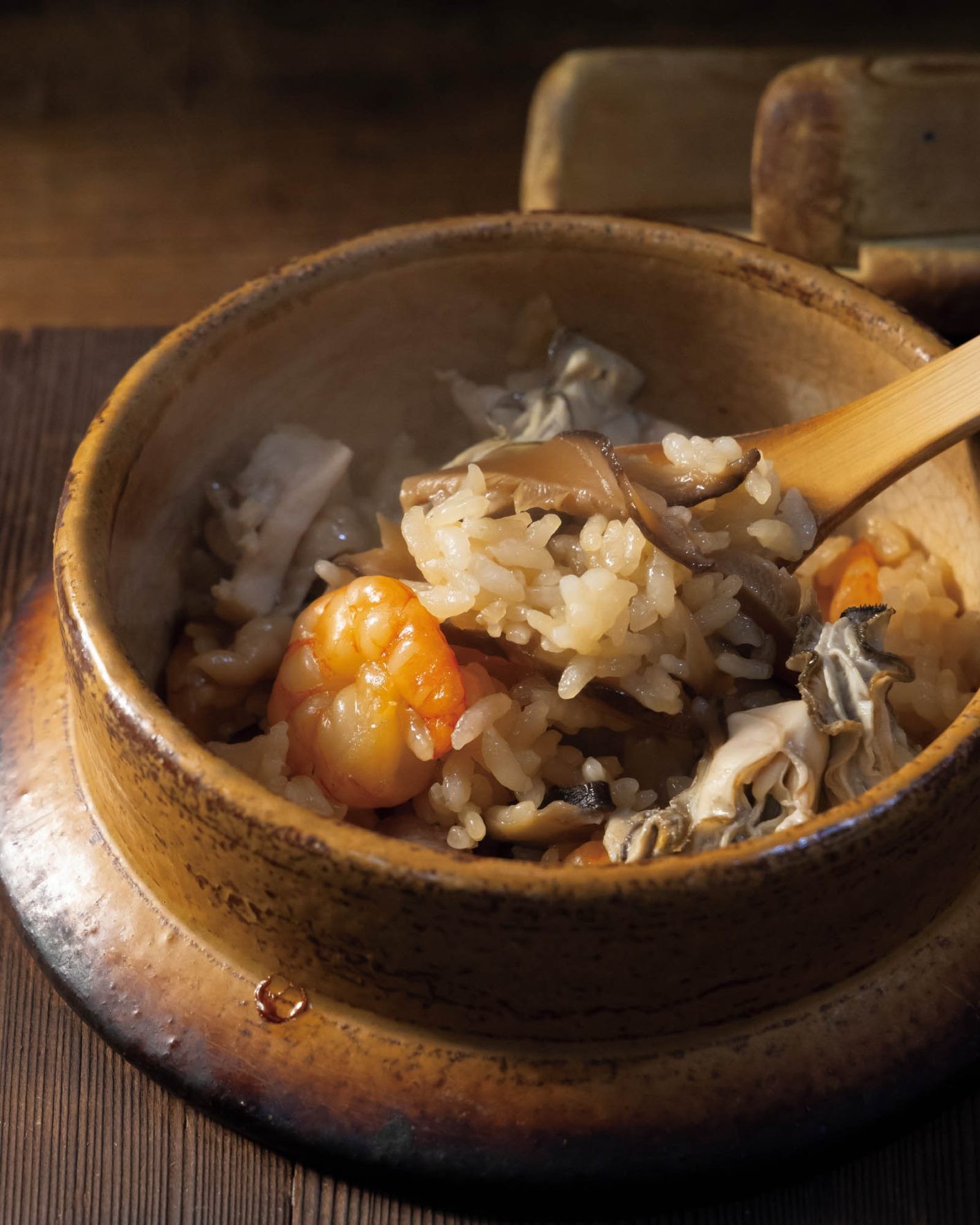 エビ、鶏肉、牡蛎の旨味が豊かなミックス釜めし ¥3,900