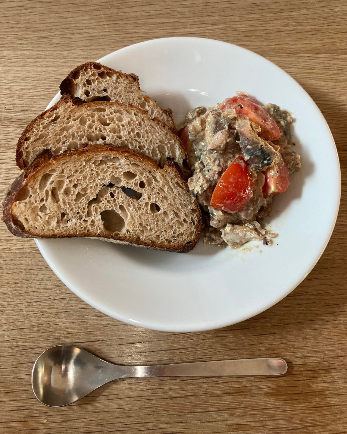 サバとトマトとパン