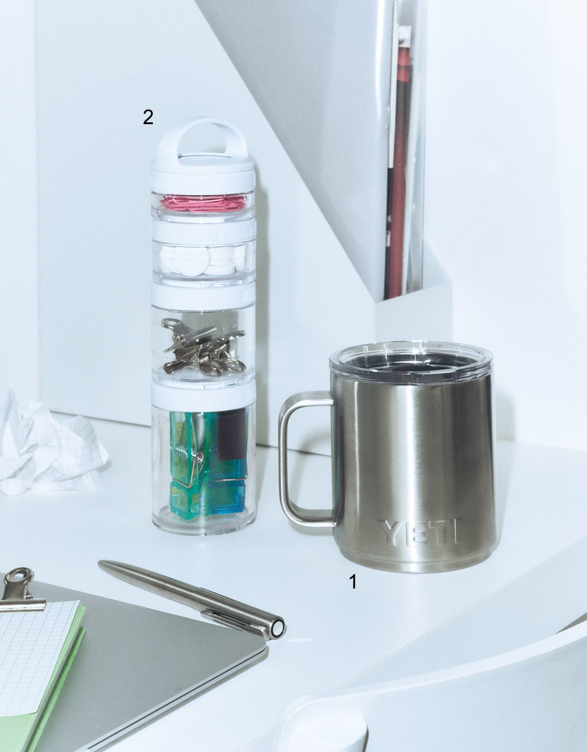 アウトドアの機能派をそろえて、仕事デスクを快適に