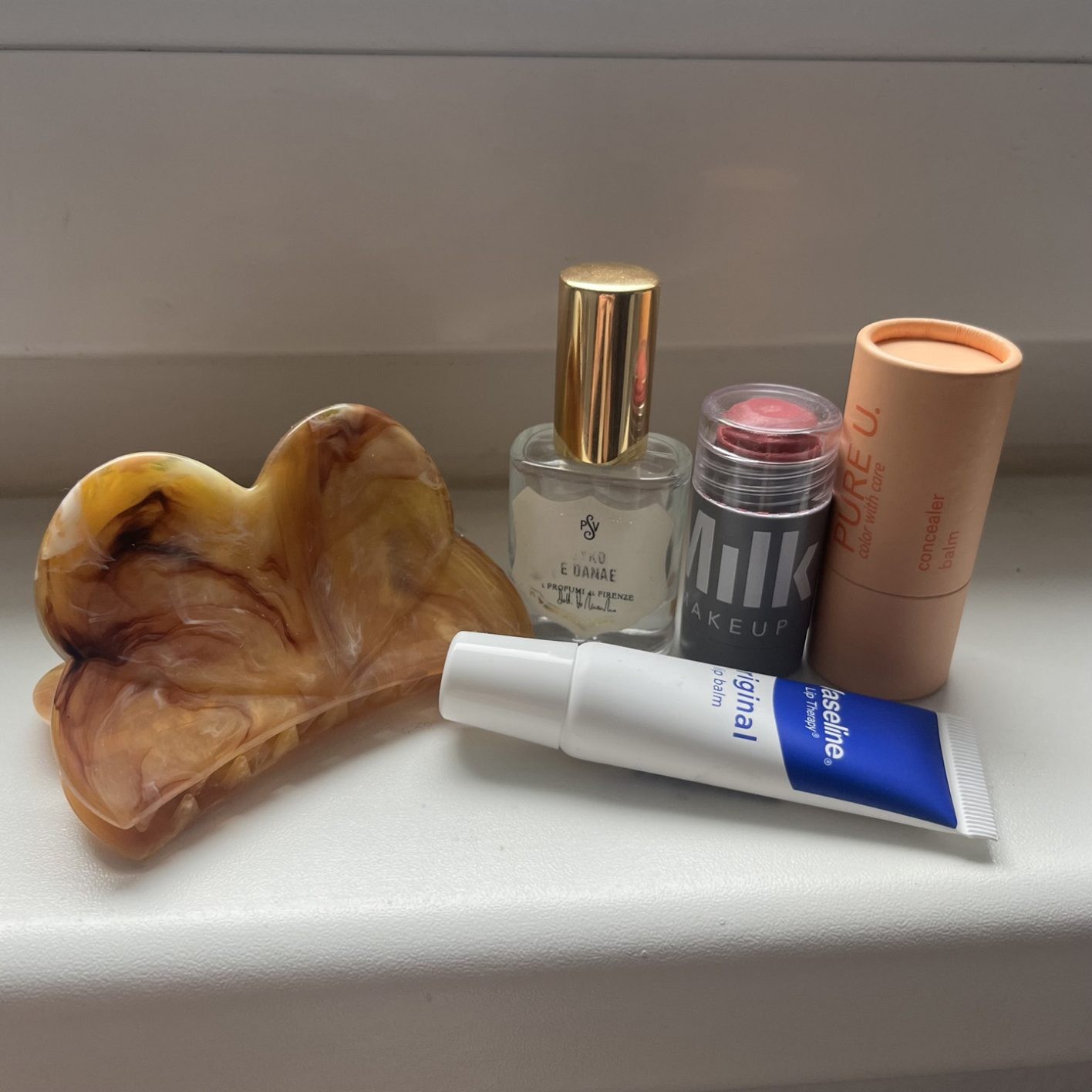 きれいな人のポーチの中身 vol.196 - Slide:1