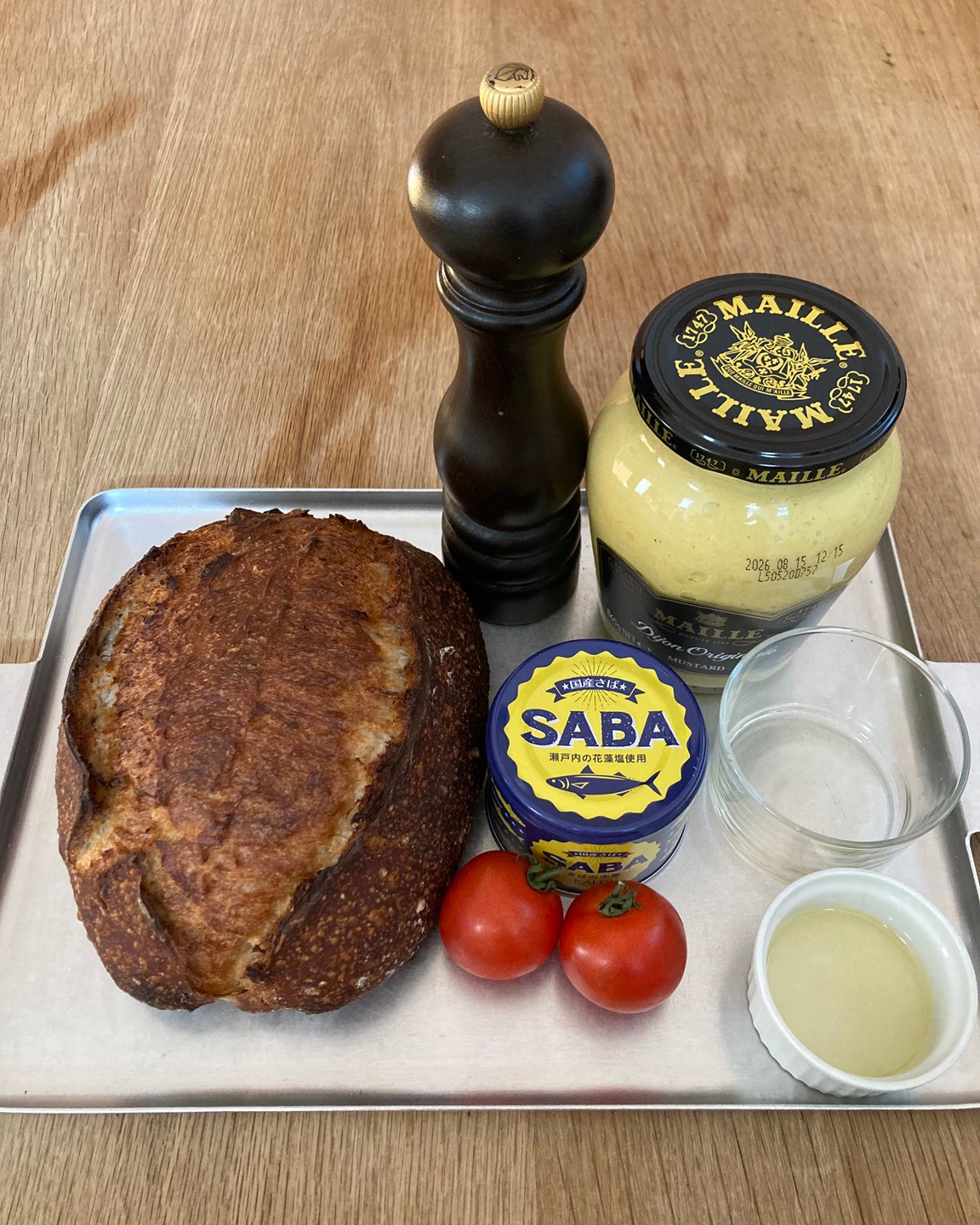 サバとトマトとパン