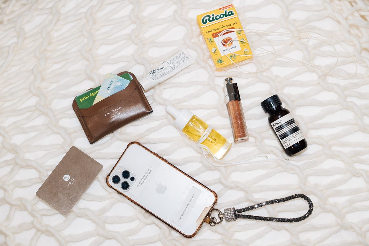 〈VIA PIAVE 33〉デザイナー、エリサ・ベテーラのバッグの中身