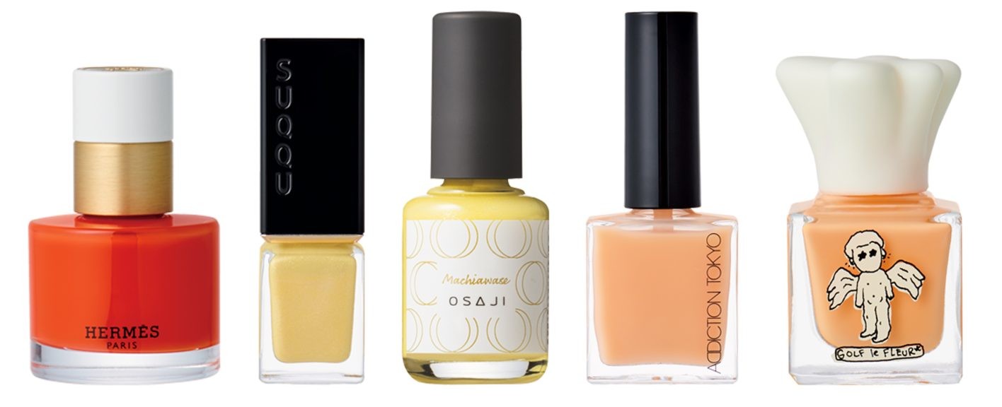 ＊ナンバーに○があるアイテムはモデル使用色です  左から① 明るいオレンジが冬の手肌にエナジェティックなムードを宿す。71%が天然由来成分。レ マン エルメス ヴェルニ エマイユ 39 ¥6,380（エルメスジャポン）　② 満開のミモザをイメージ。シルバーパールがきらめいて早春の日差しのような風情に。ネイル カラー ポリッシュ 171 ¥2,750＊2/27限定発売（SUQQU）　3 クリーミーなレモン色。ハーブエキス配合で爪の潤いもキープ。アップリフト ネイルカラー 42 ¥2,090（オサジ）　4 透け感のあるミルキーカラー。境界線のない中に垣間見える、曖昧な美にフォーカスしたSSコレクション発。ザ ネイルポリッシュ ＋ 046S ¥2,420＊1/9発売（ADDICTION BEAUTY）　5 ラッパーのタイラー・ザ・クリエイターがディレクション。ひと塗りで濃密に発色する。GOLF le FLEUR NAIL POLISH GEORGIA PEACH ¥4,950（ビームス 銀座）