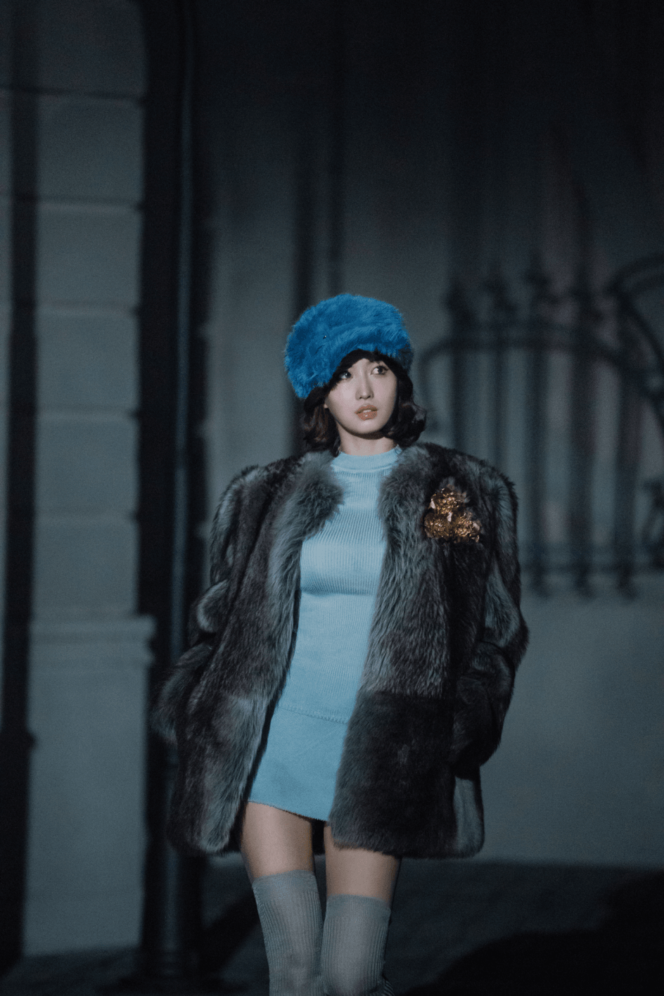 〈Miu Miu〉のカスタムメイドセットアップをTWICE MOMOが着用 - Slide:1