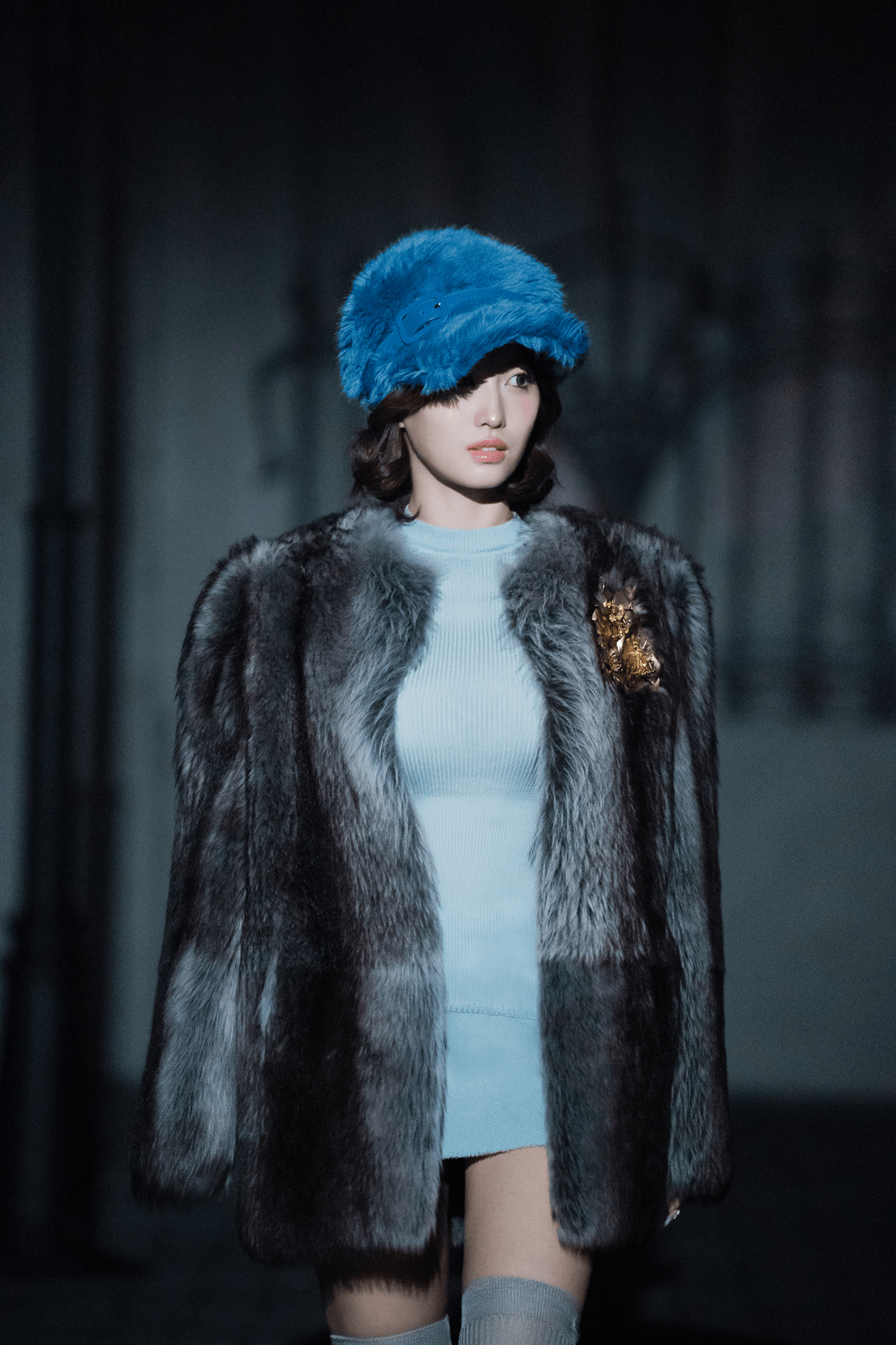 Miu Miu〉のカスタムメイドセットアップをTWICE MOMOが着用 | 【GINZA