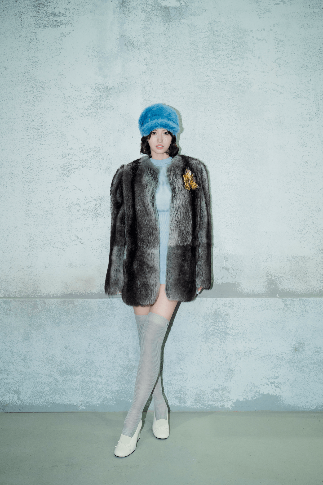 〈Miu Miu〉のカスタムメイドセットアップをTWICE MOMOが着用