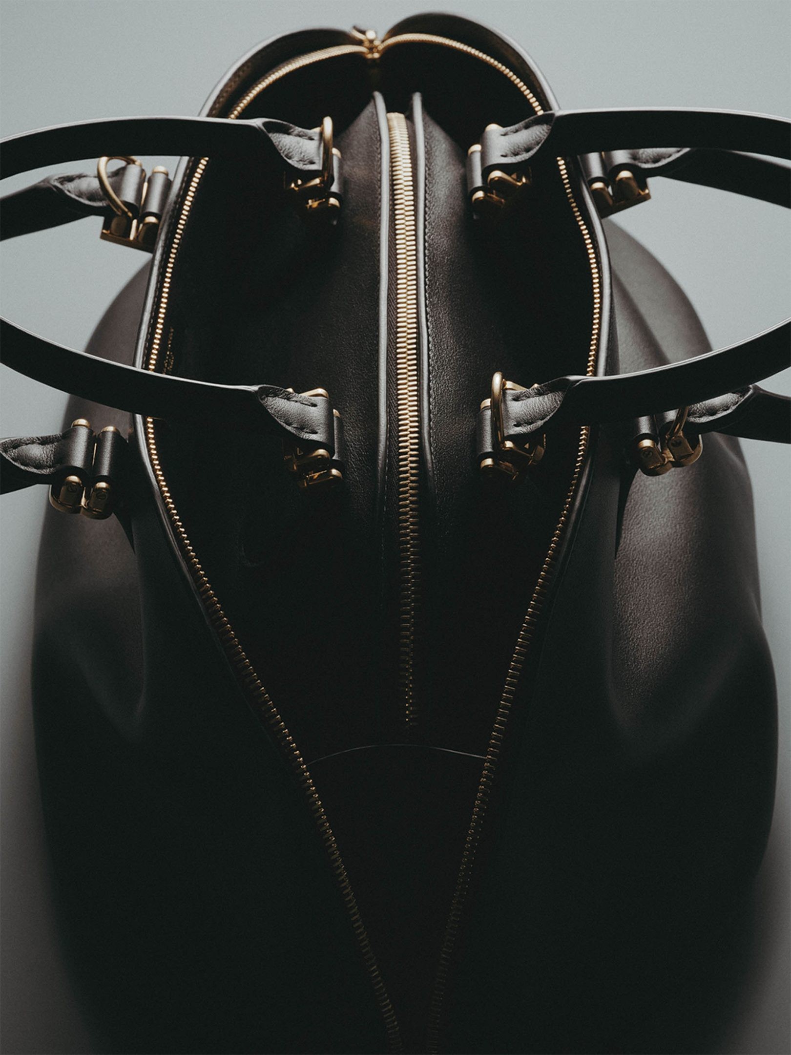 〈バレンシアガ〉ピッチョーリによる初のバッグが発売 - Slide:6