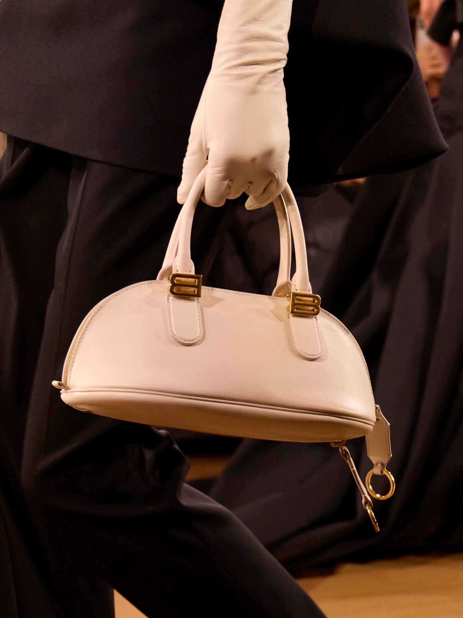 〈バレンシアガ〉ピッチョーリによる初のバッグが発売 - Slide:2