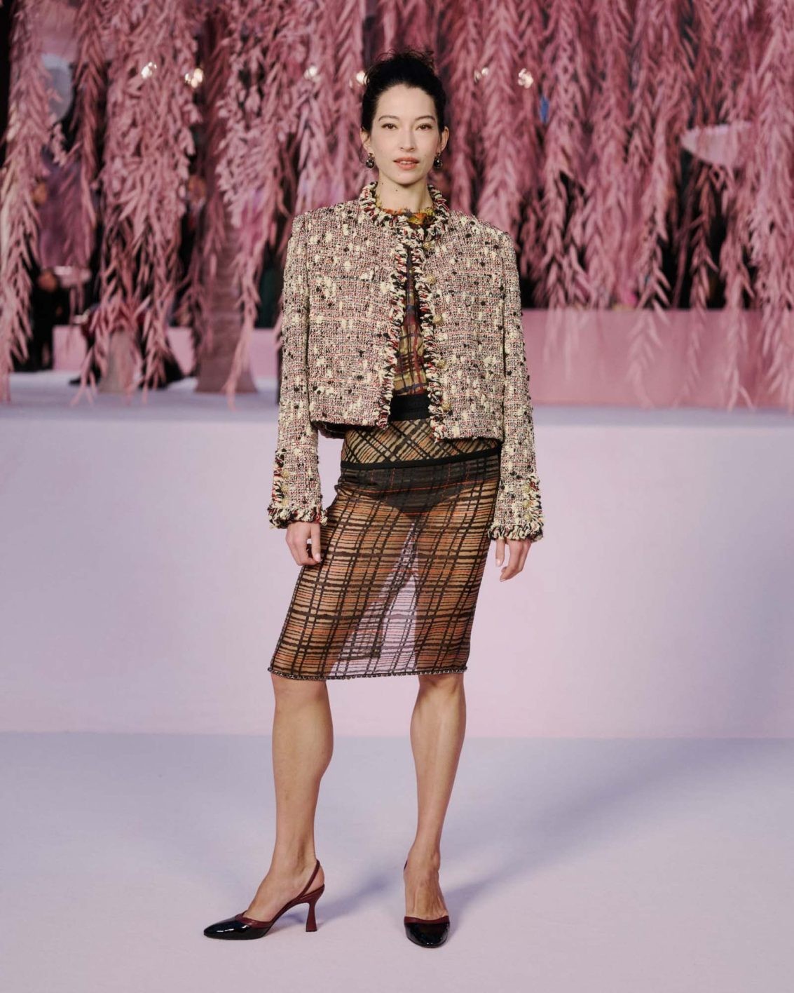 〈シャネル〉新時代のクチュール──羽ばたく鳥のような刹那の美 - Slide:5