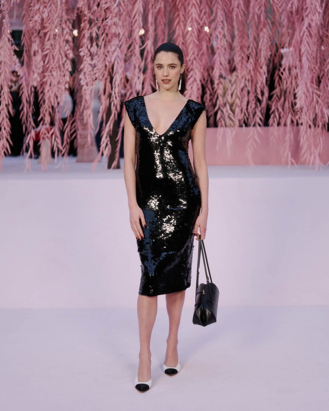 〈シャネル〉新時代のクチュール──羽ばたく鳥のような刹那の美 - Slide:4