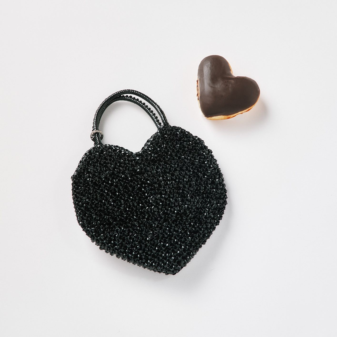 バッグ ¥55,000(アンテプリマ/ワイヤーバッグ | アンテプリマジャパン)0120-03-6962