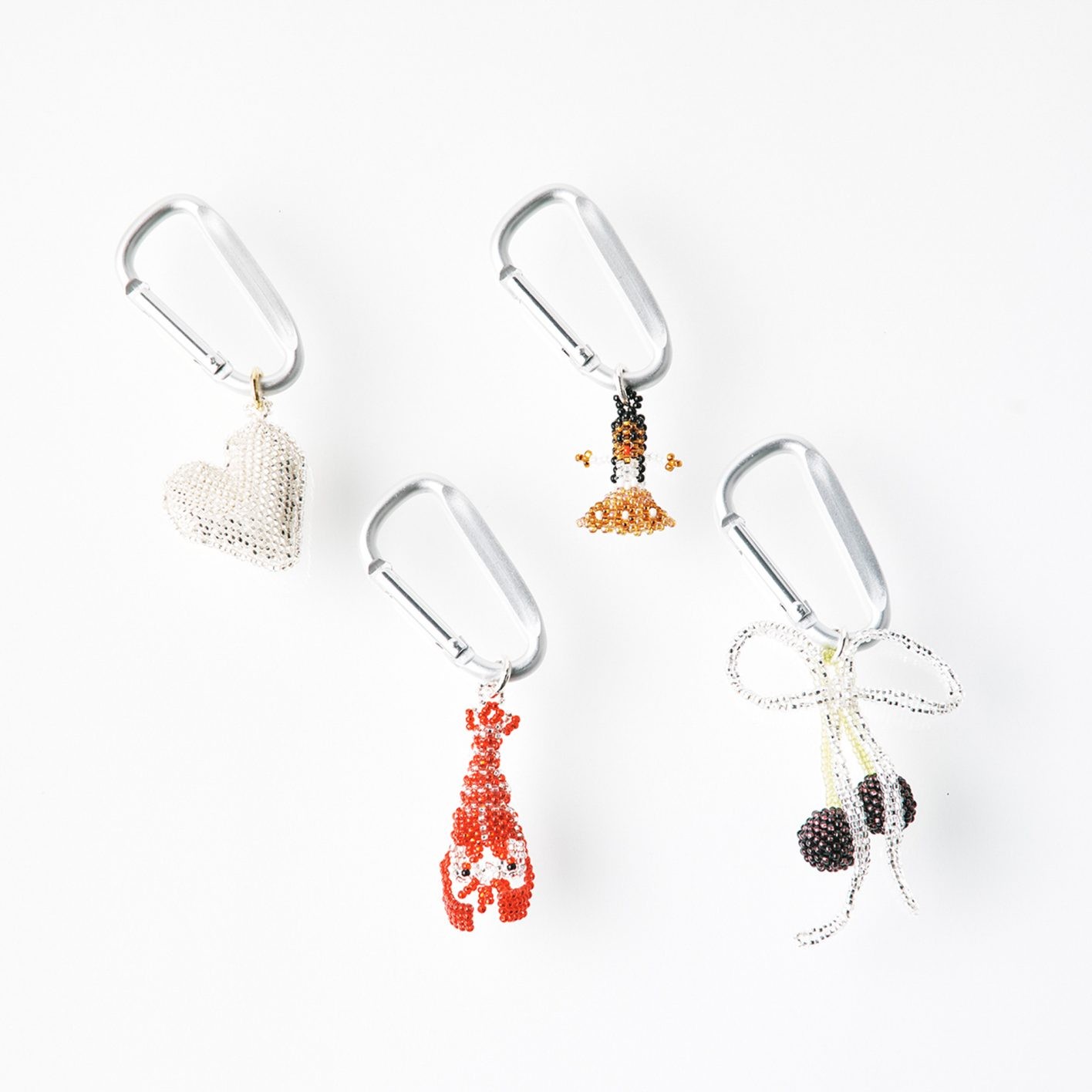 カラビナチャーム 各¥15,400（プラ ウッツ | エスケーパーズオンライン）escapers.jp