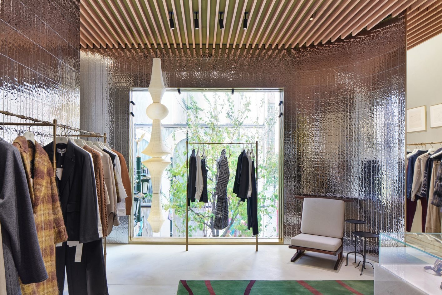 銀座ロエベの旗艦店 - Slide:5