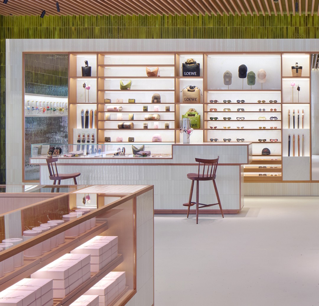 銀座ロエベの旗艦店 - Slide:1