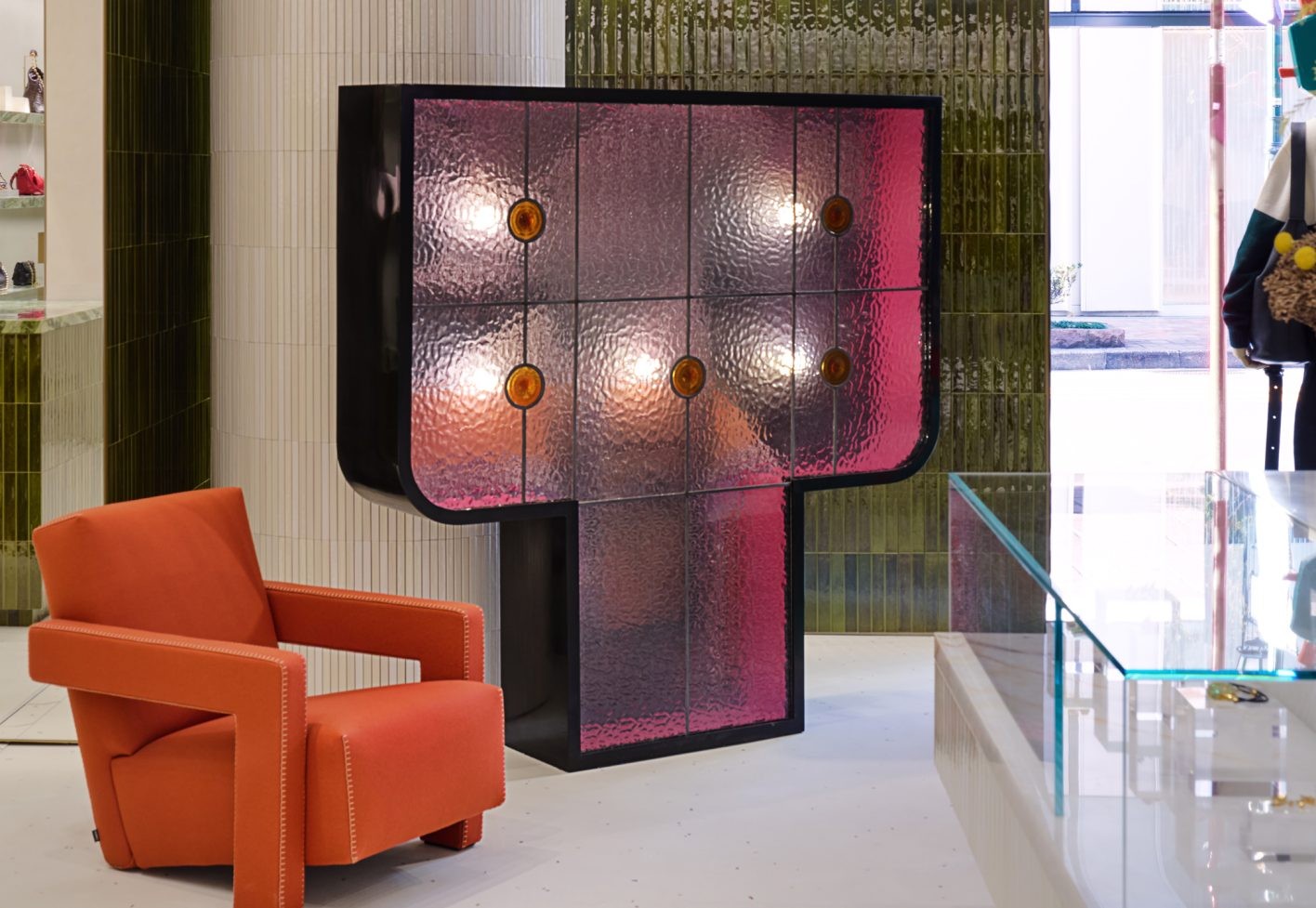 銀座ロエベの旗艦店 - Slide:1