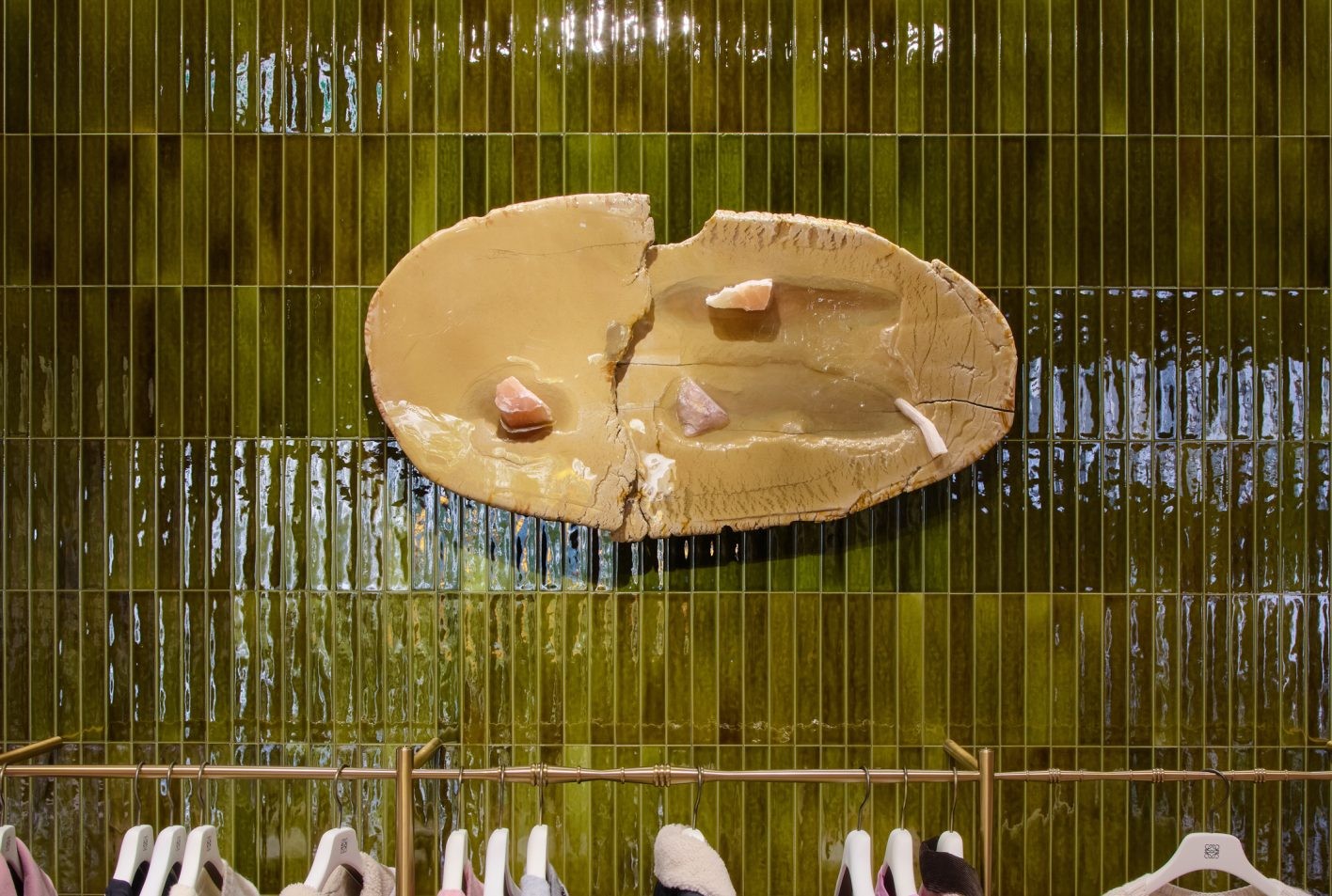 銀座ロエベの旗艦店 - Slide:4