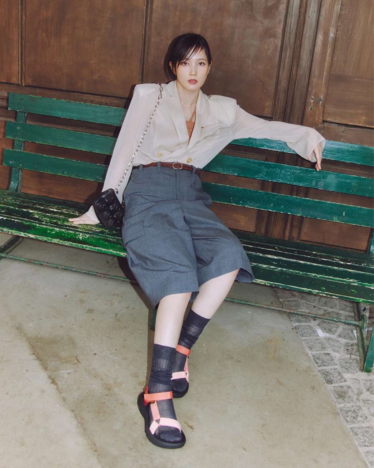 本田翼と〈Teva〉。ソックスを味方に、春へ