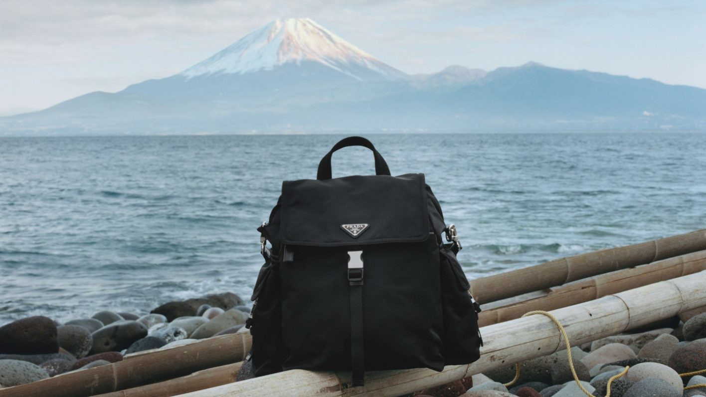 プラダ〉が「Re-Nylon」2026年キャンペーンを公開 | 【GINZA】東京発信 