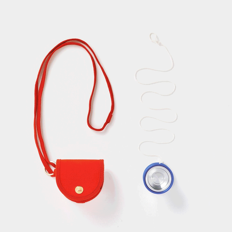 〈サンディ・リアン〉のバッグ、〈シモーネ・ワイルド〉のレースセットアップ…etc