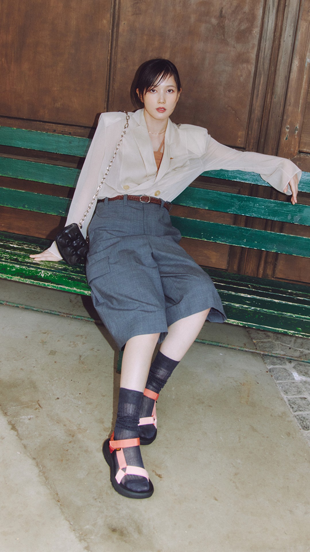 本田翼と〈Teva〉。ソックスを味方に、春へ