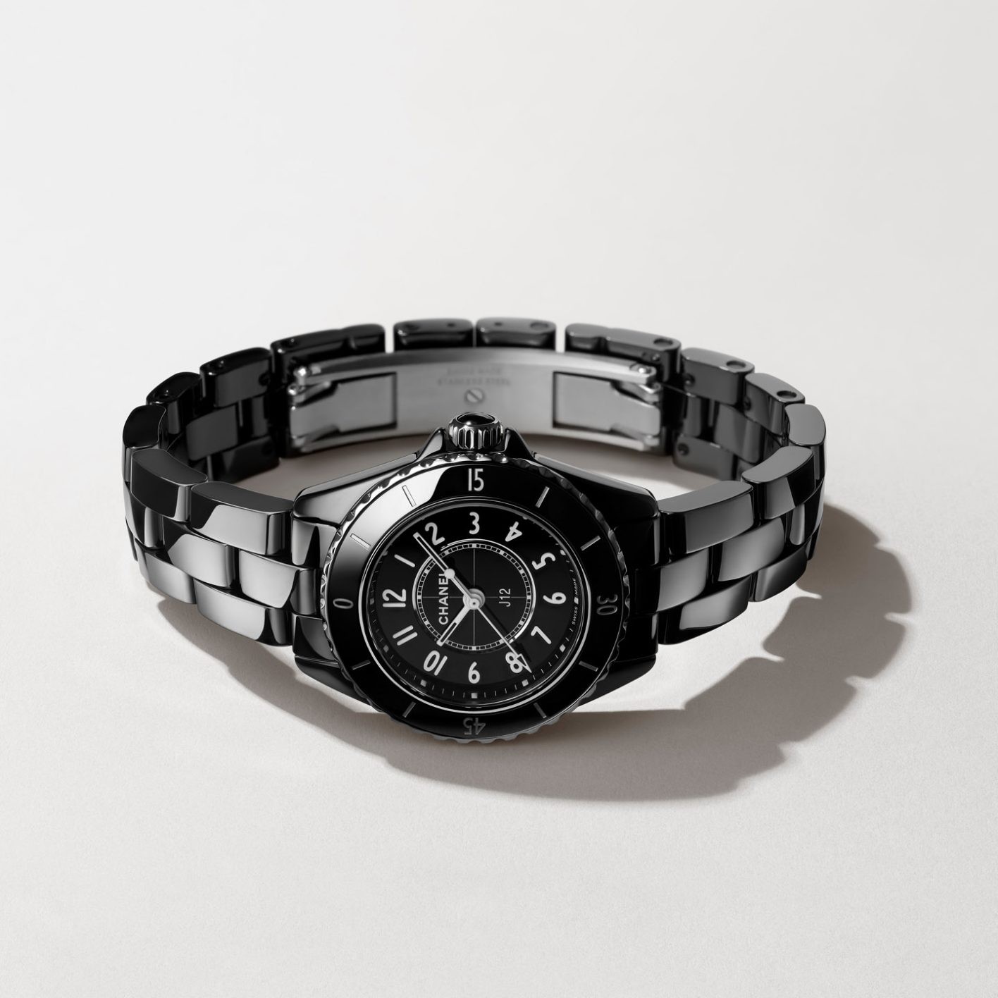 〈シャネル〉「J12コレクション」