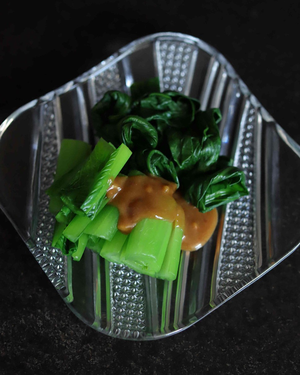 青菜のピーナッツバター和風たれがけ