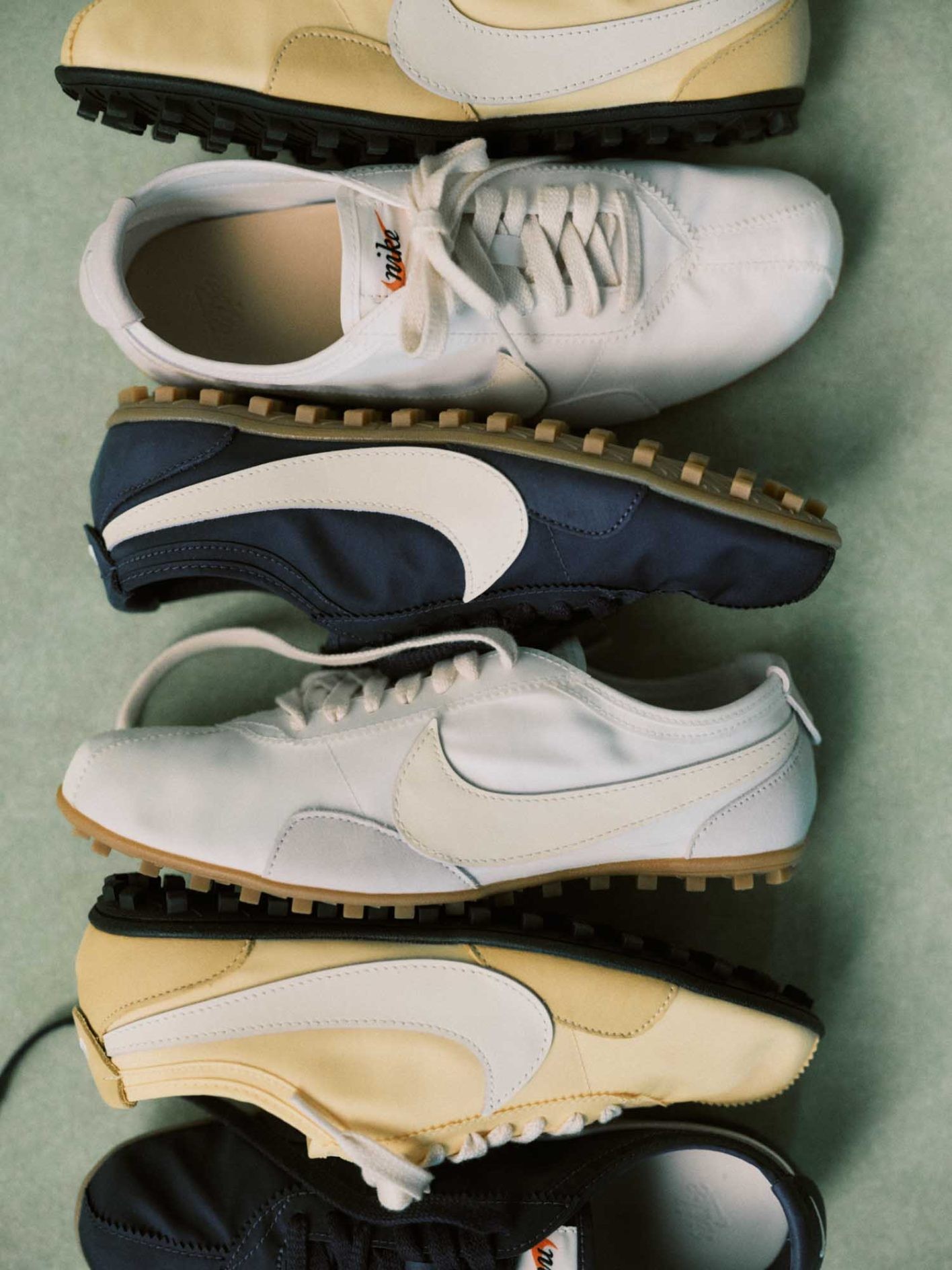 emmi限定で販売されるNIKEのMOON SHOE