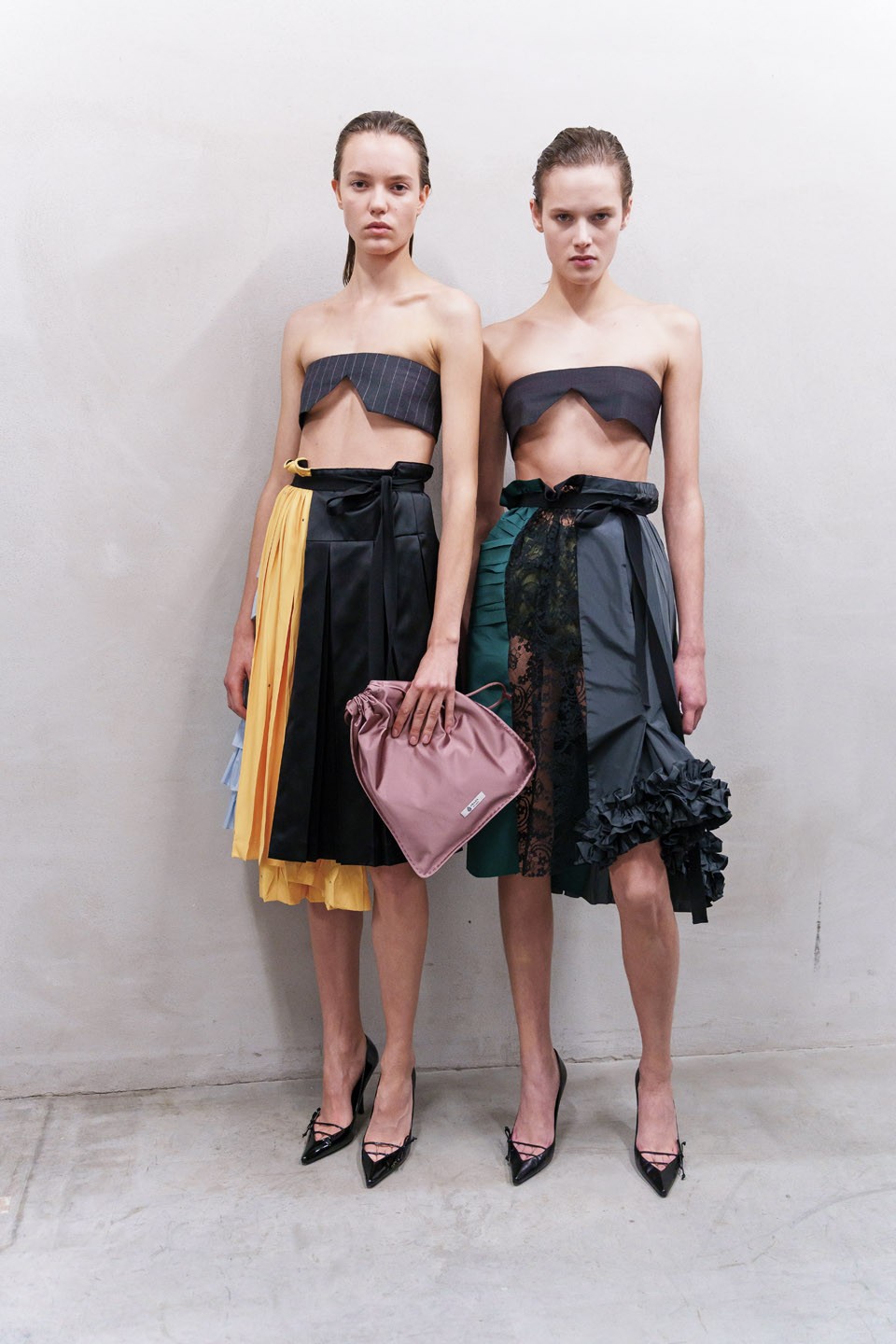 〈プラダ〉春夏ランウェイを象徴するスカートが出来上がるまで