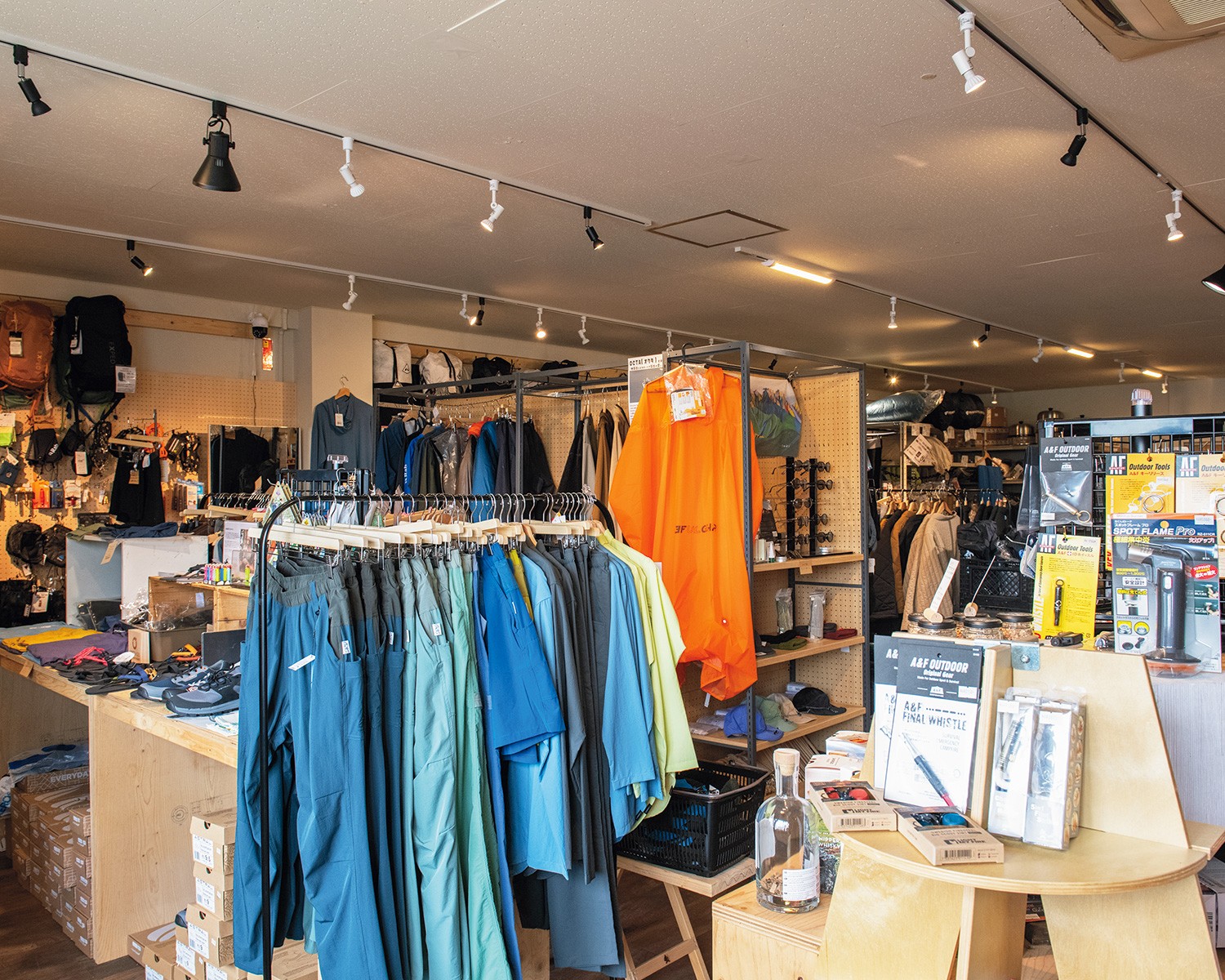 「YELLOWKNIFE OUTDOOR SHOP」登山ガイドと選ぶ、ニッチな山の服