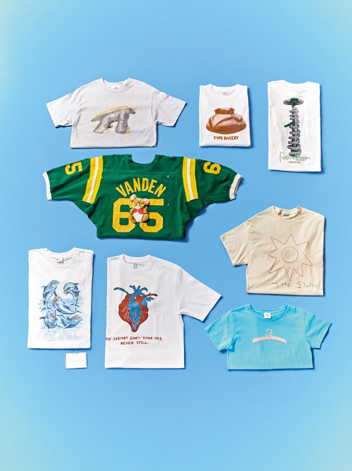 新鋭クリエイターのtシャツ