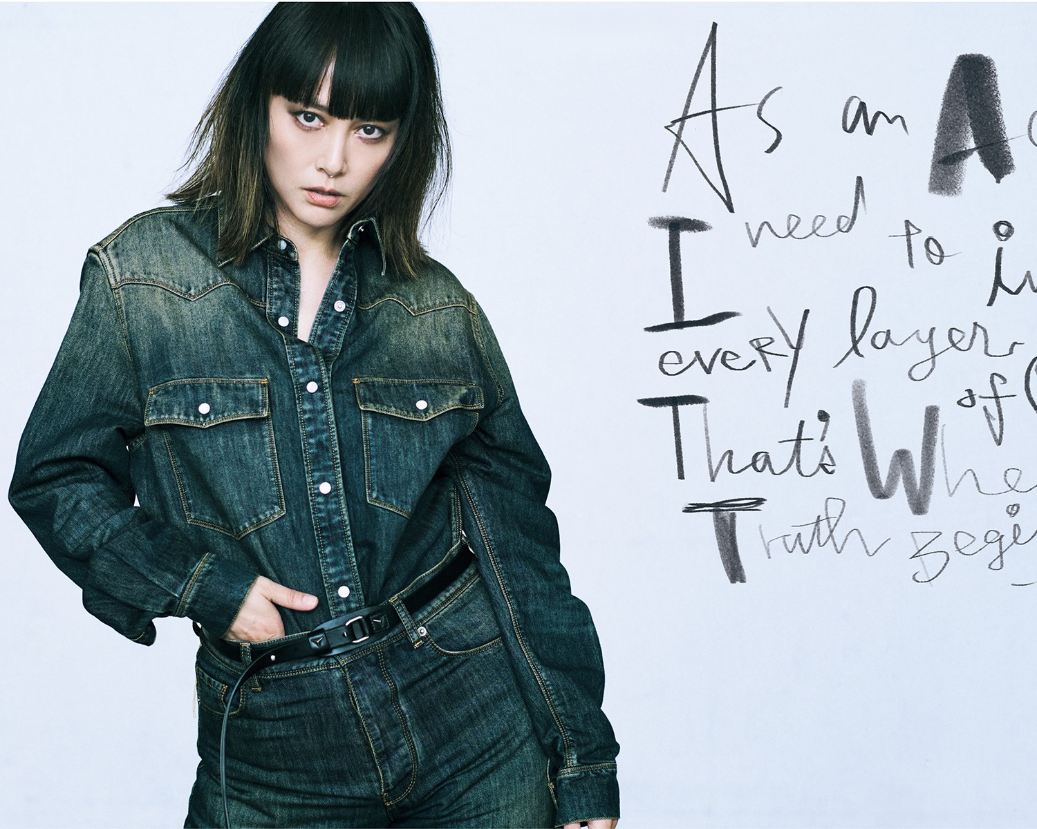 〈FENDI〉菊地凛子、アンビバレントな素顔